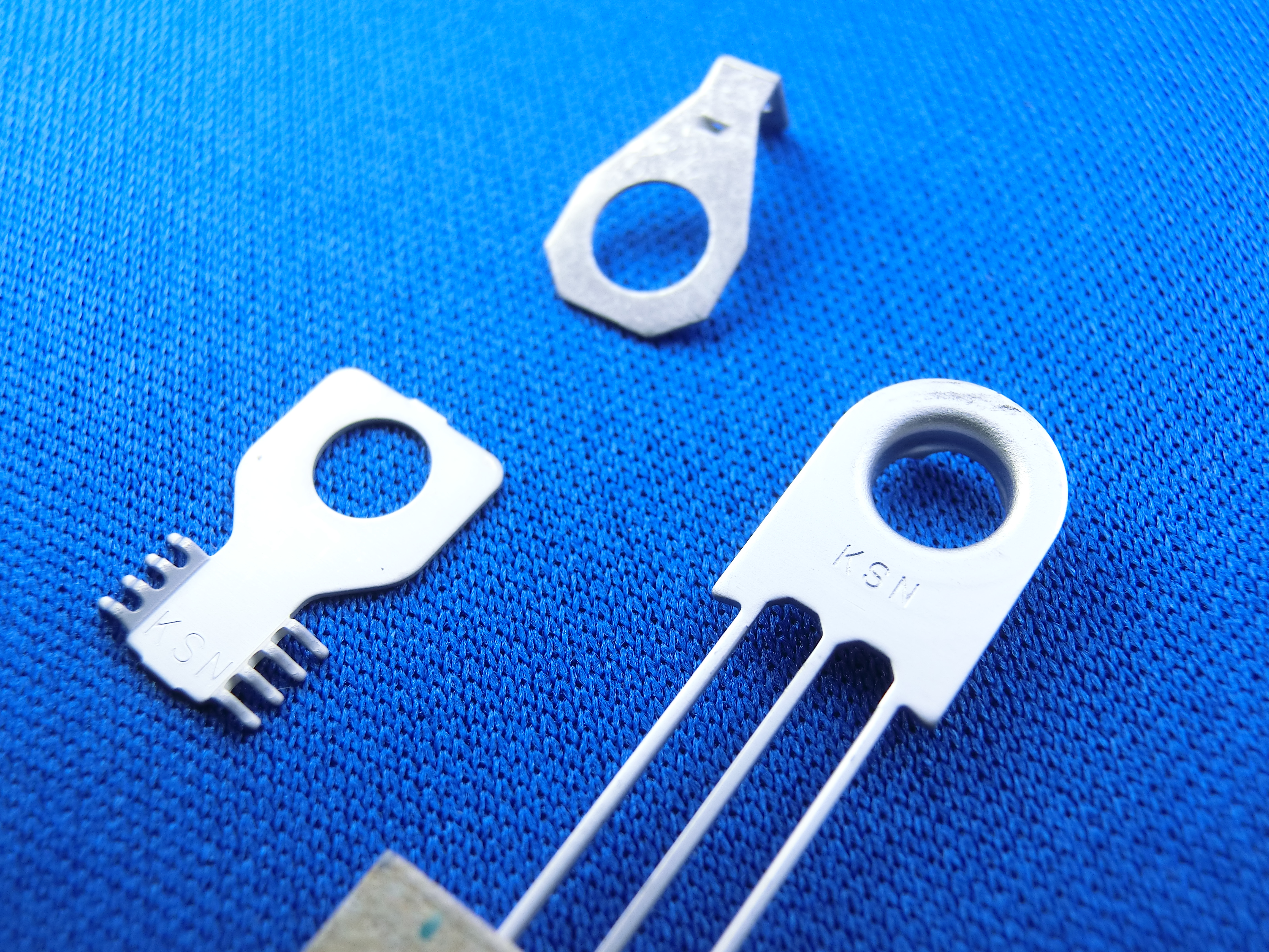 アース端子とは