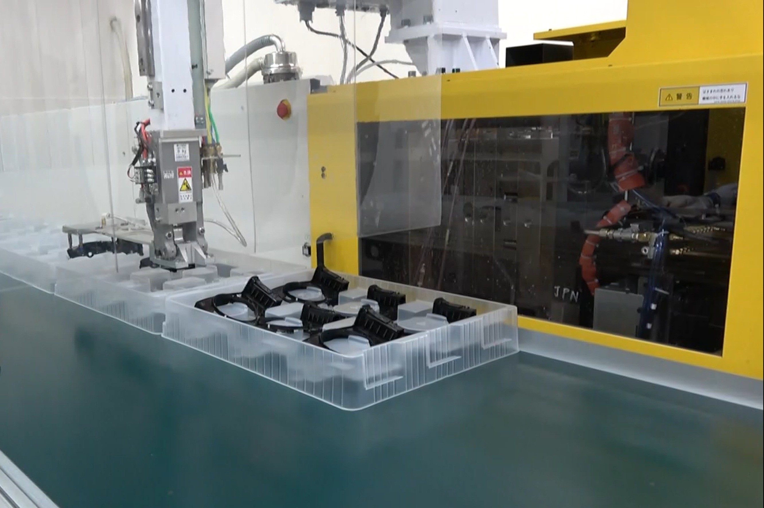 自動ゲートカットキャビ別トレー収納