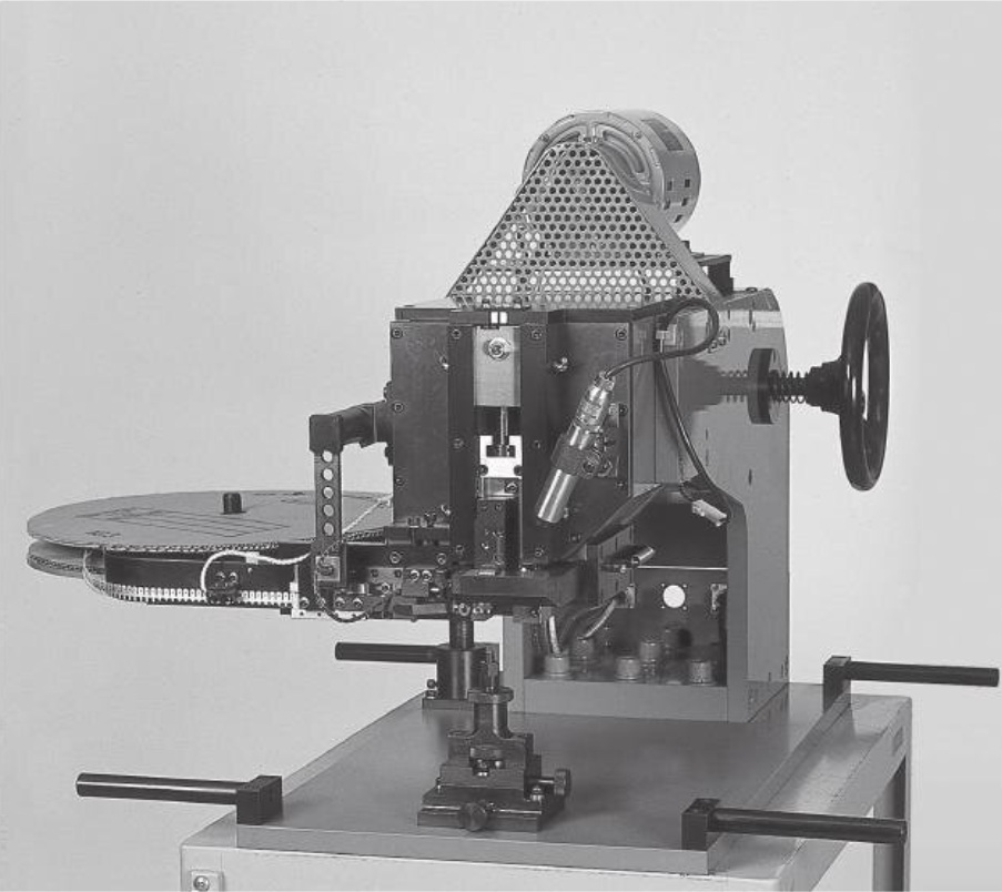 タブ端子挿入機